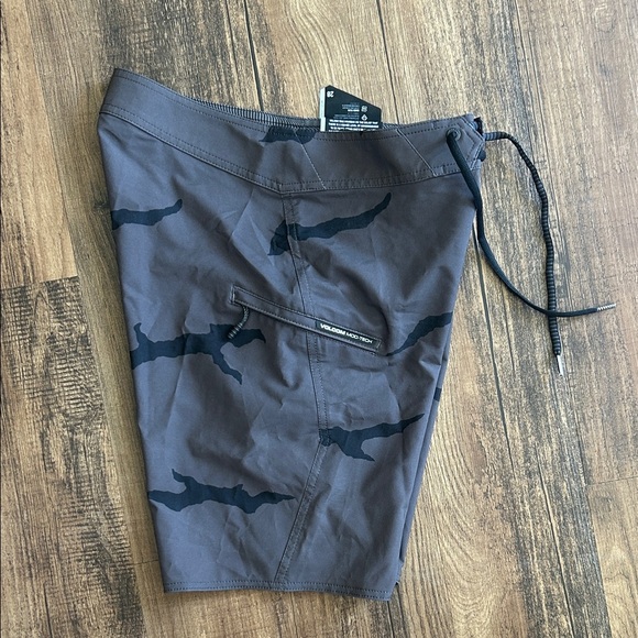 Volcom Men's Charcoal and Black Board Shorts - Picture 4 of 6